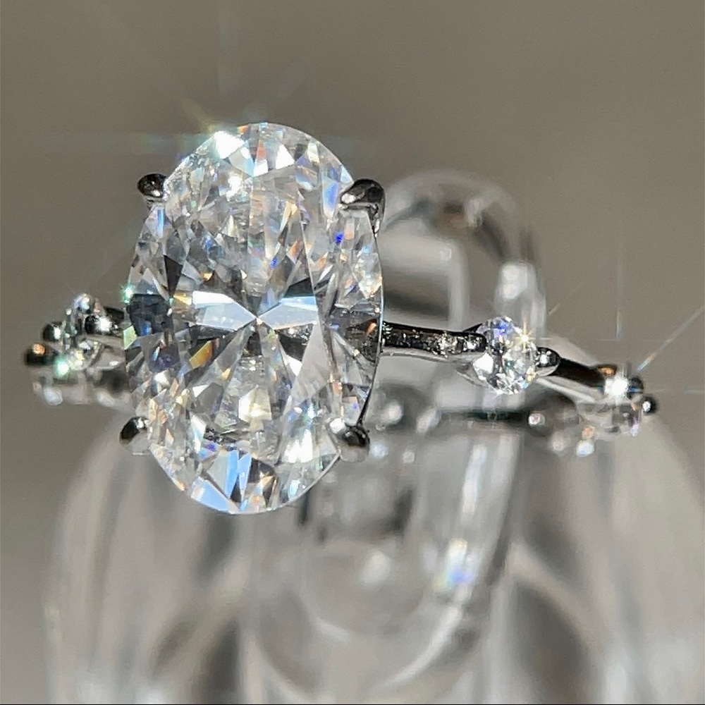 The Mila Ring - 4.5ct Oval Moissanite Ring - Picture 3 of 16